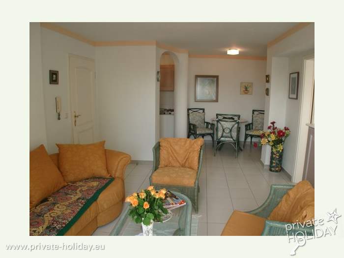 Wohnzimmer mit Sofas und Essbereich – Chayofa, Teneriffa