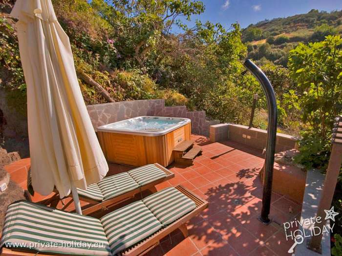 Terras met hot tub, ligbedden en bergzicht, San Mateo, Gran Canaria