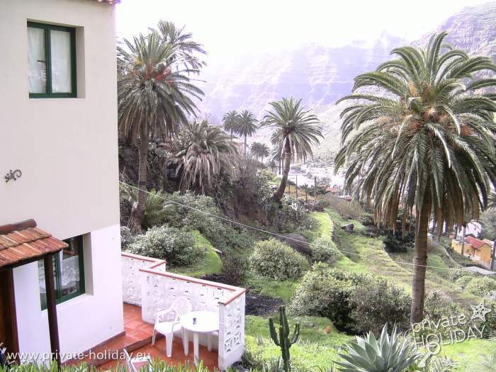 Palmenhang mit Terrasse und Talblick, Valle Gran Rey, La Gomera